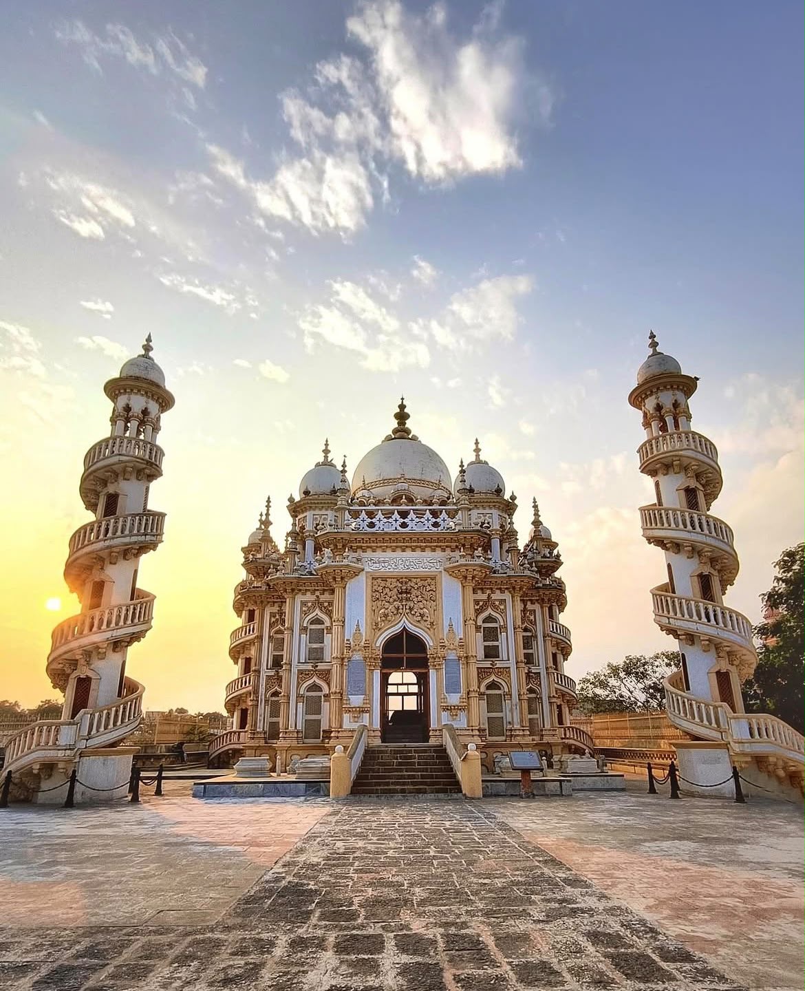 Mahabat Maqbara